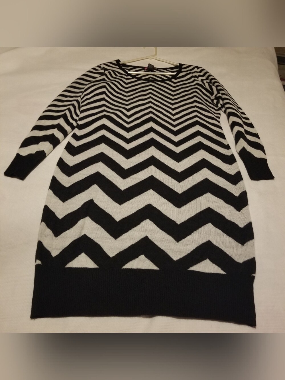 Say What? Women's 2X Black & White Long-Sleeve Chevron Crewneck Sweater Dress